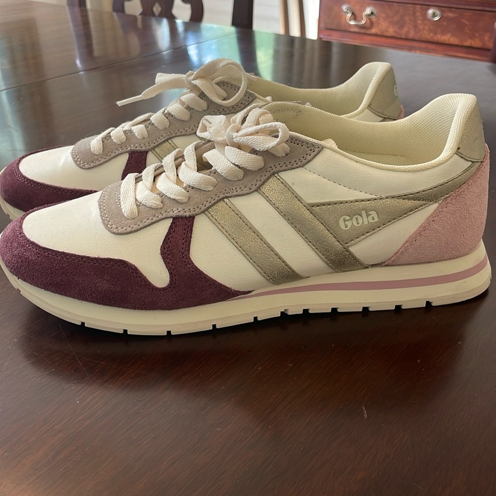 Like new women’s Gola sneakers.